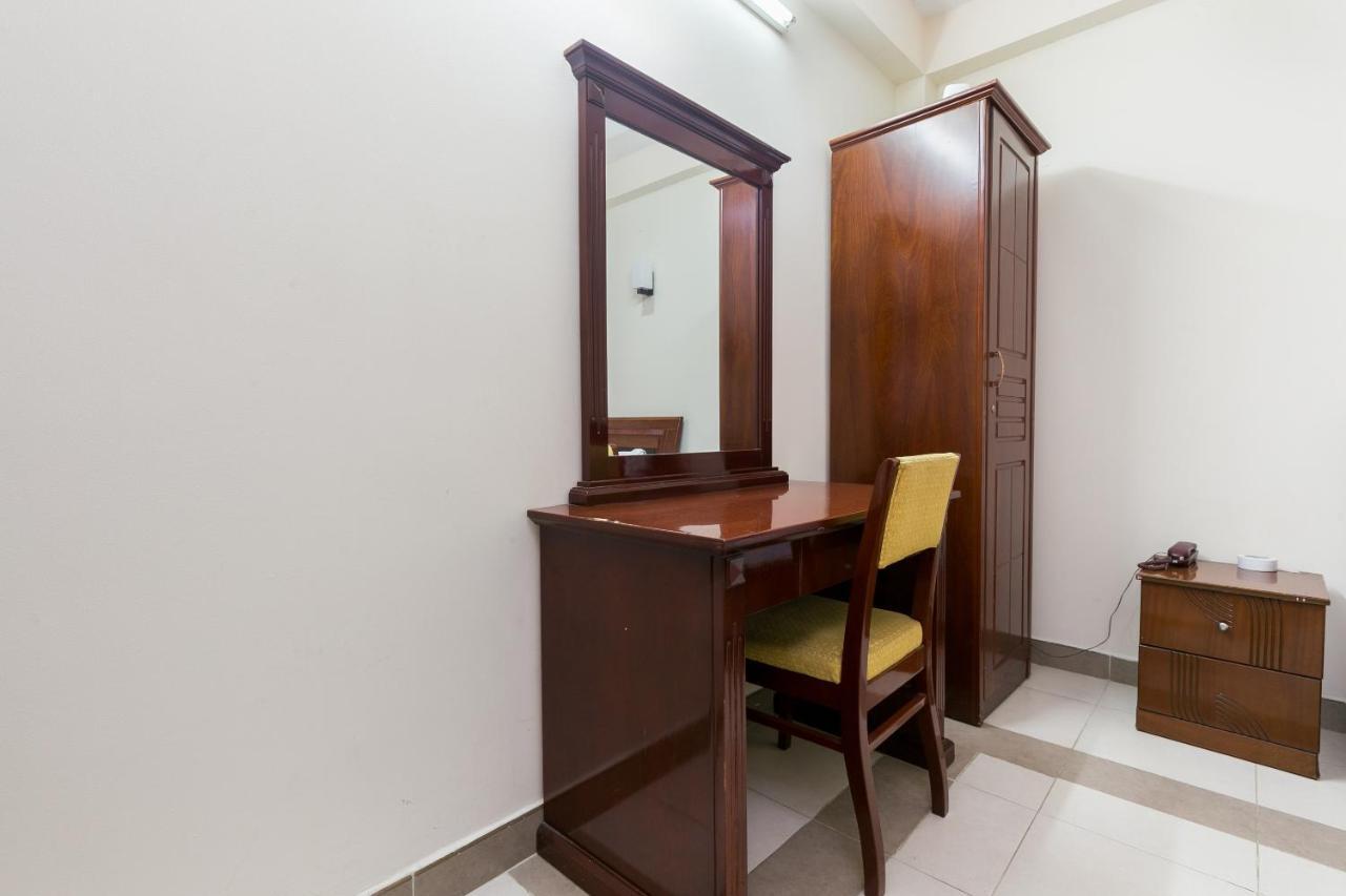 Khách sạn Oyo 568 Hoàng Long 2*