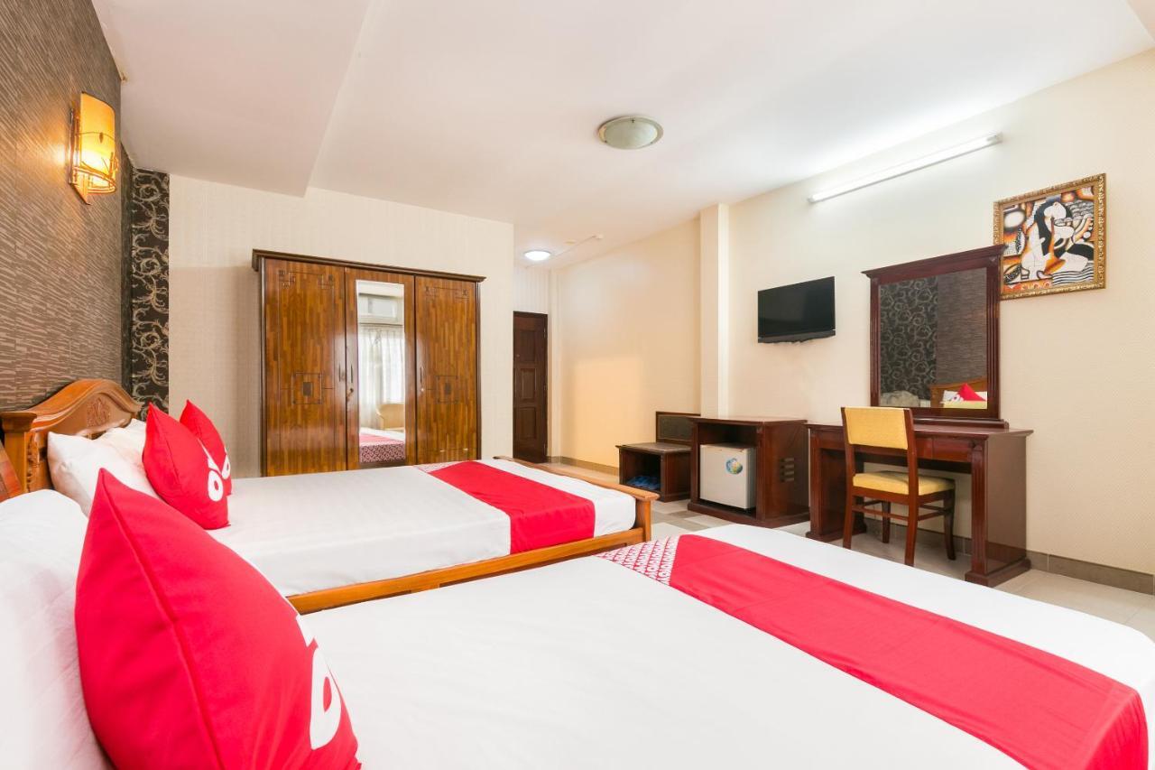 Khách sạn Oyo 568 Hoàng Long 2*