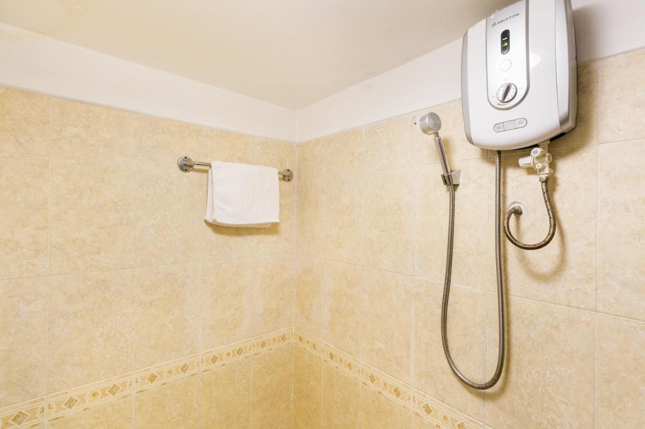 Khách sạn Oyo 568 Hoàng Long 2*