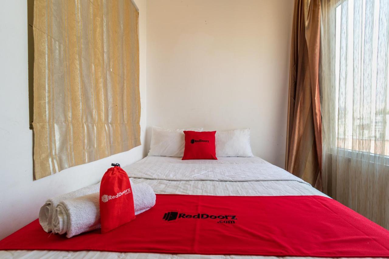 Hotel Reddoorz Near Gia Dinh International Hospital 3