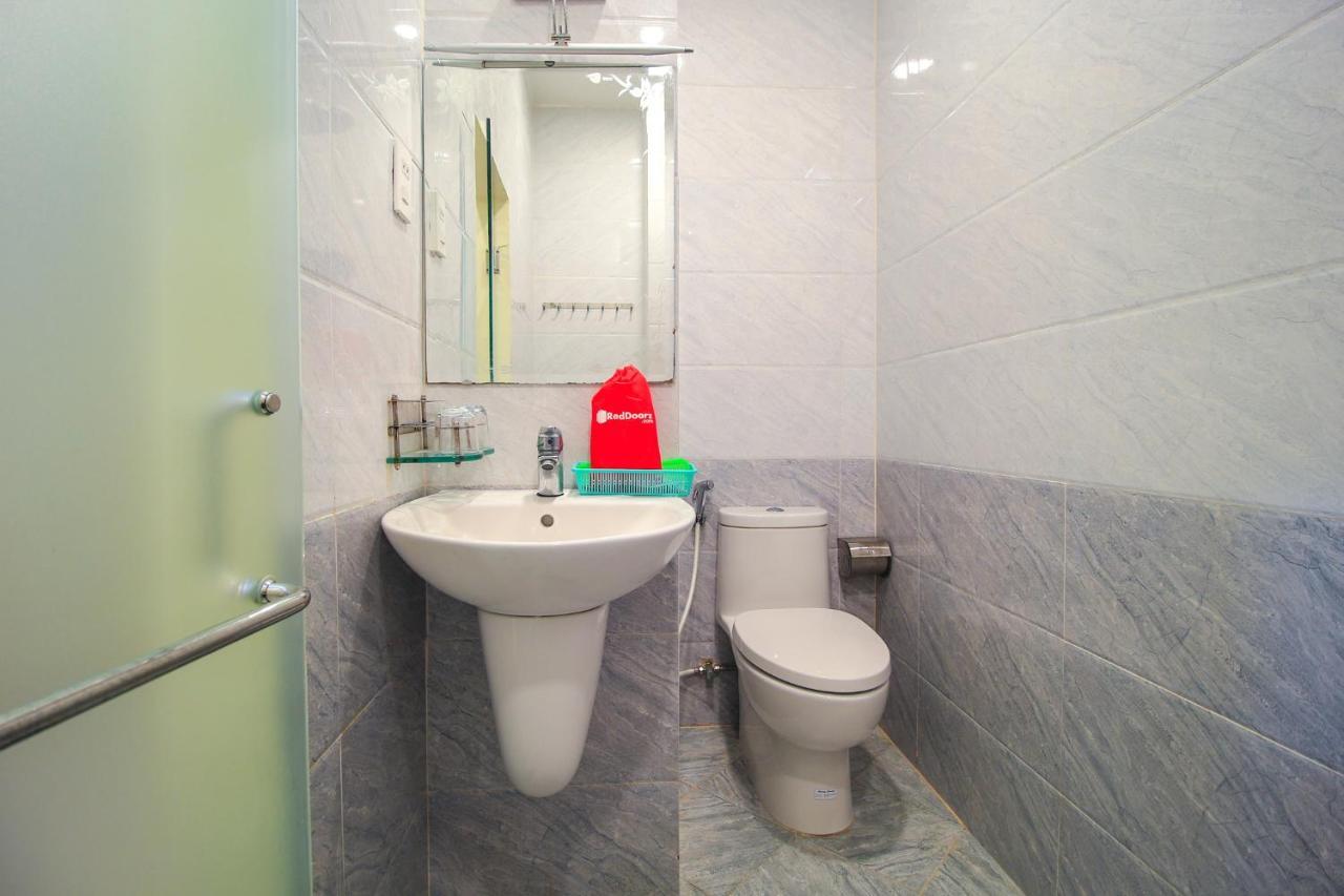 Reddoorz Plus @ Dong Den Street Hotel Ho Chi Minh City
