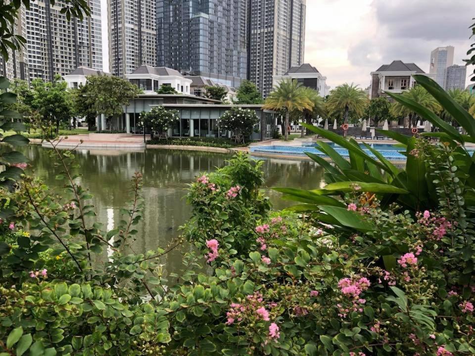 Homes By Christine - Vinhomes Park Apartment Ho Chi Minh City