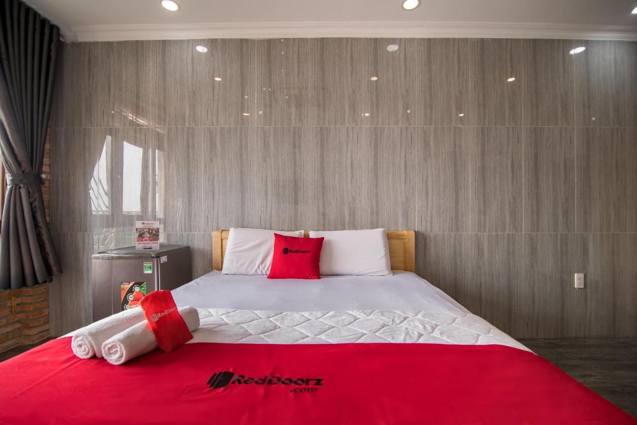 Reddoorz Near Tan Son Nhat Golf 2 3*