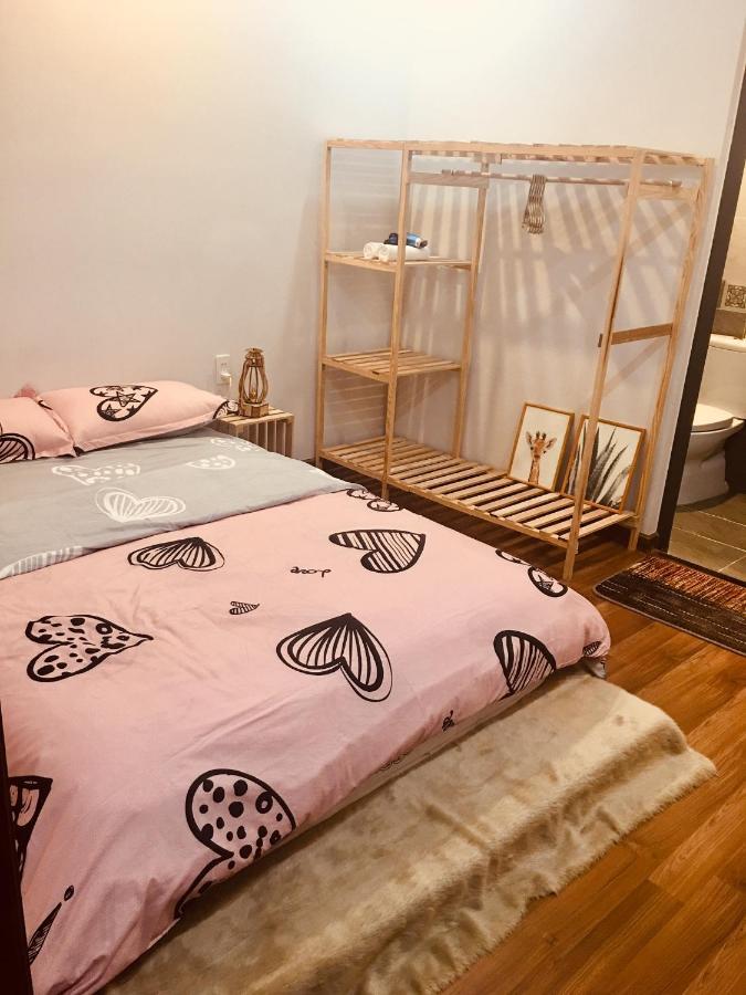 1993's House Bed & Breakfast 2*