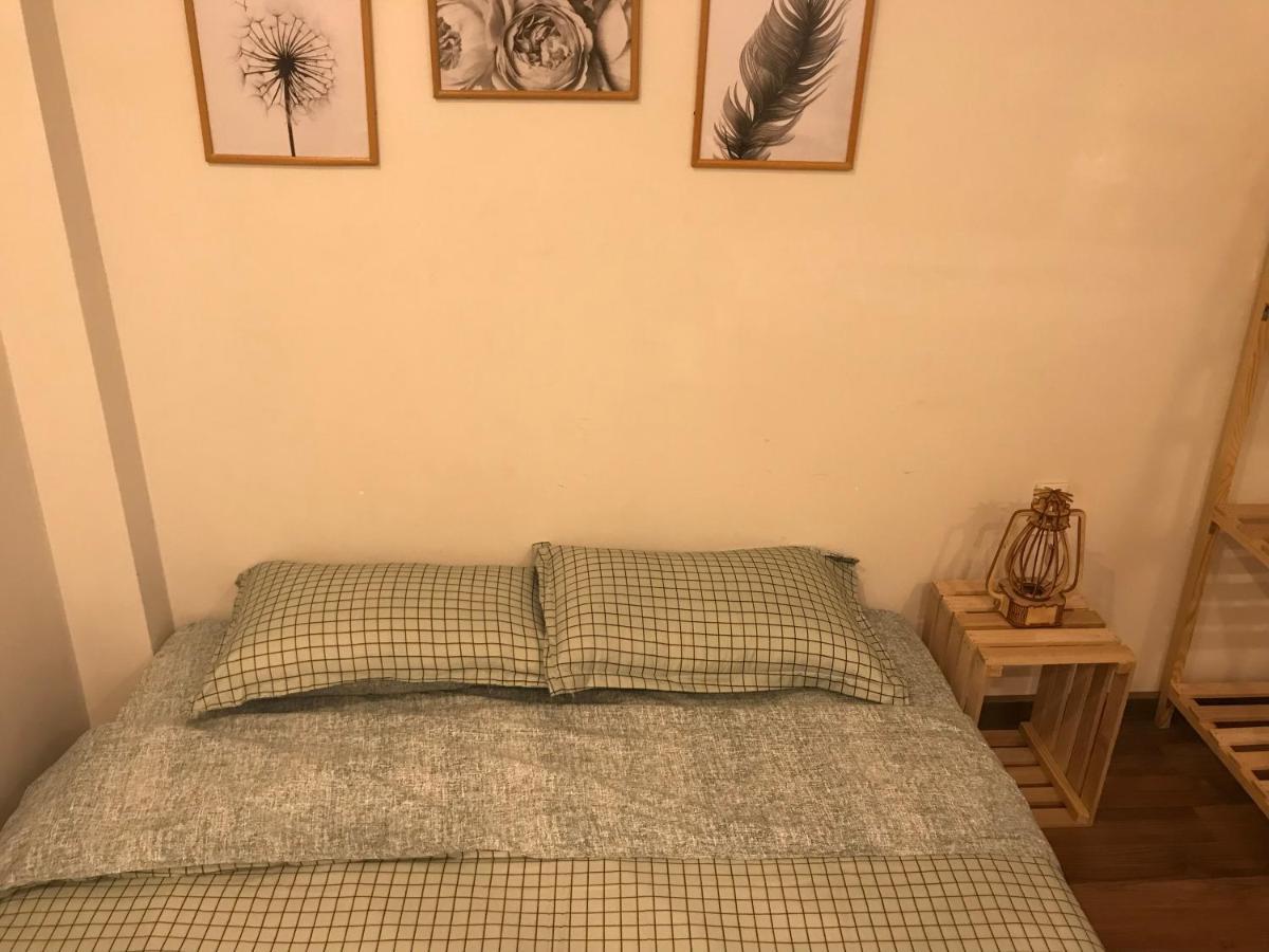 Bed & Breakfast 1993's House 2*