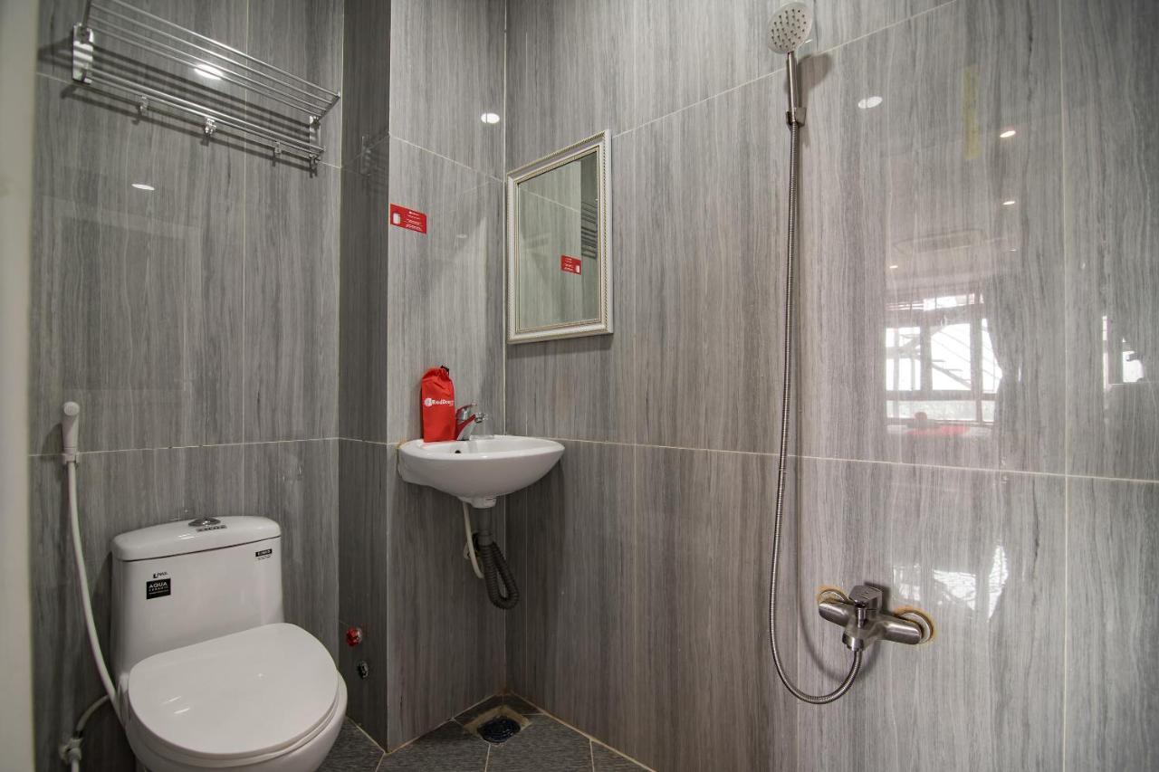 Hotel Reddoorz Near Tan Son Nhat Golf 2