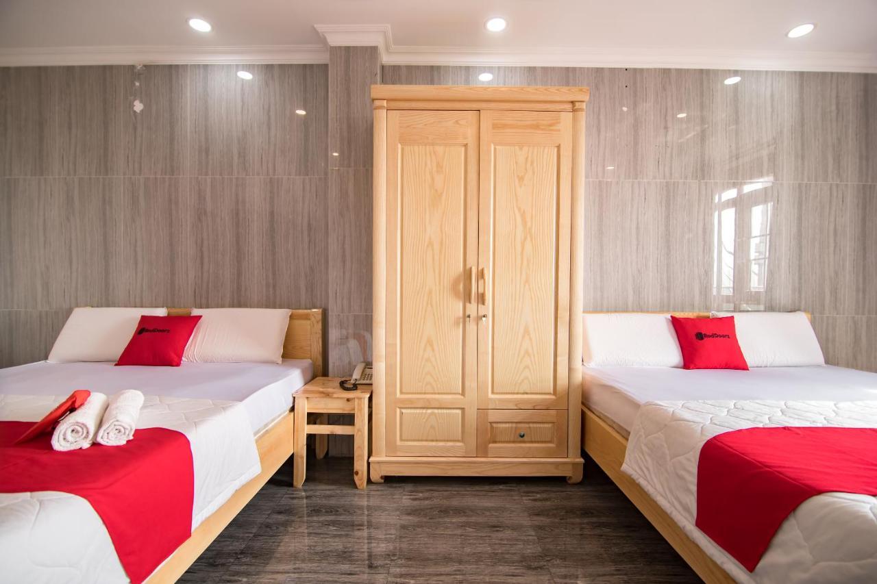 Reddoorz Near Tan Son Nhat Golf 2