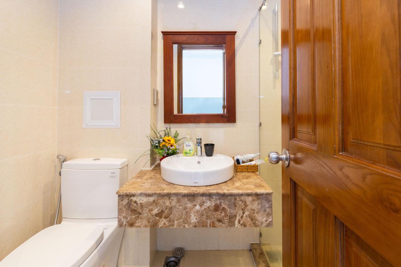 Sky Center Near Airport Ho Chi Minh City