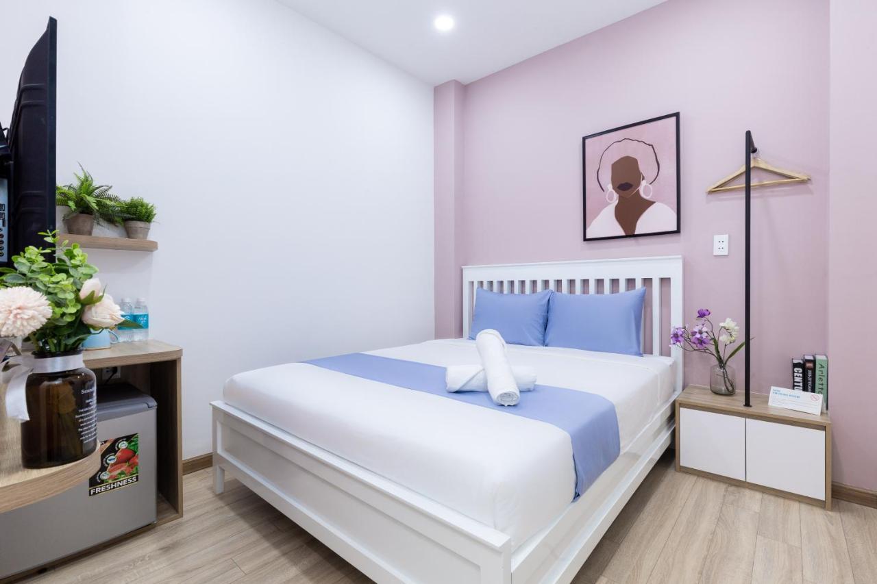 Cozrum Homes - Charming Corner Apartment Ho Chi Minh City