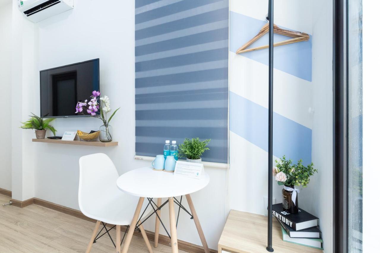 Cozrum Homes - Charming Corner Apartment *