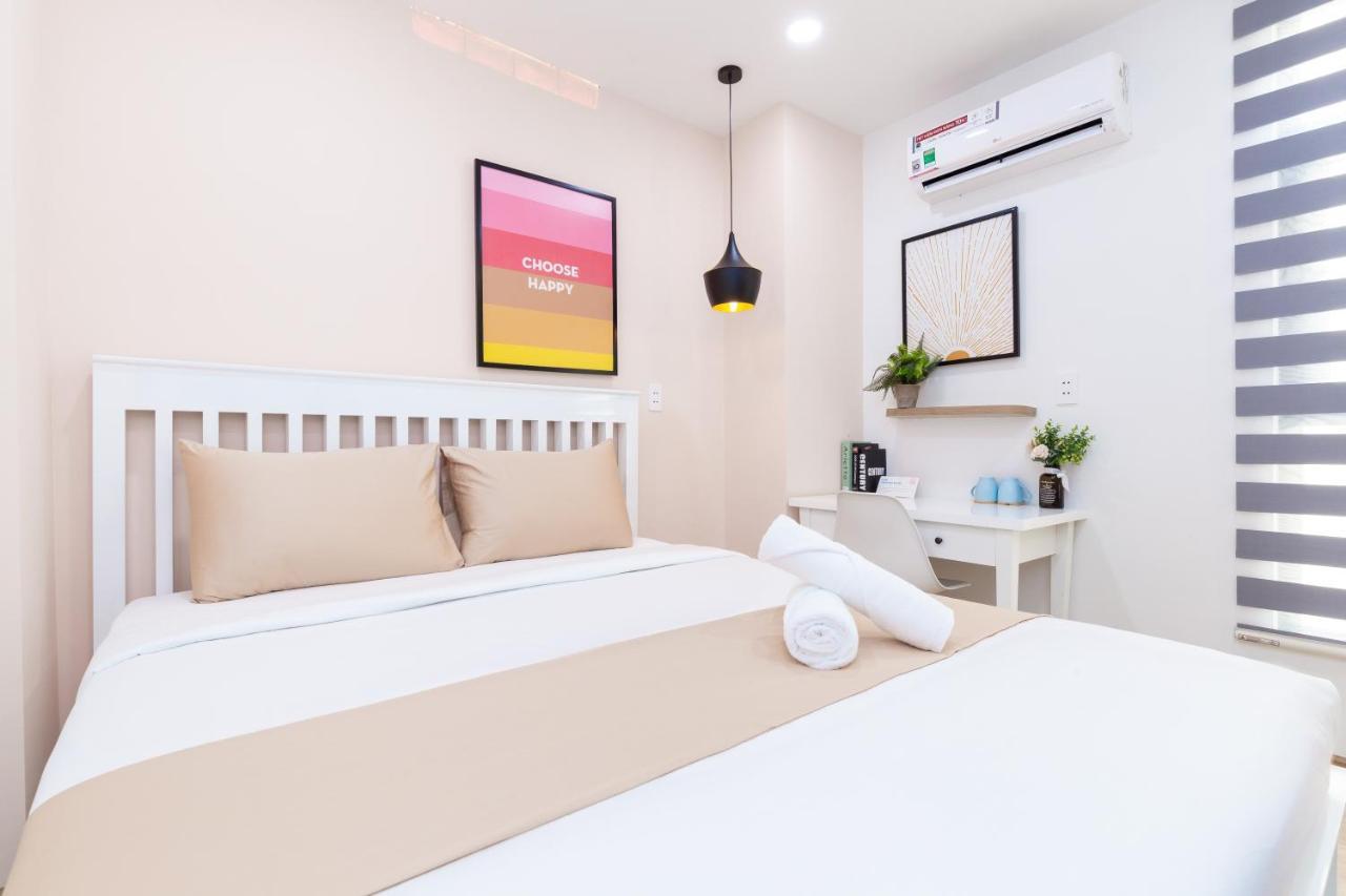 Cozrum Homes - Charming Corner Apartment