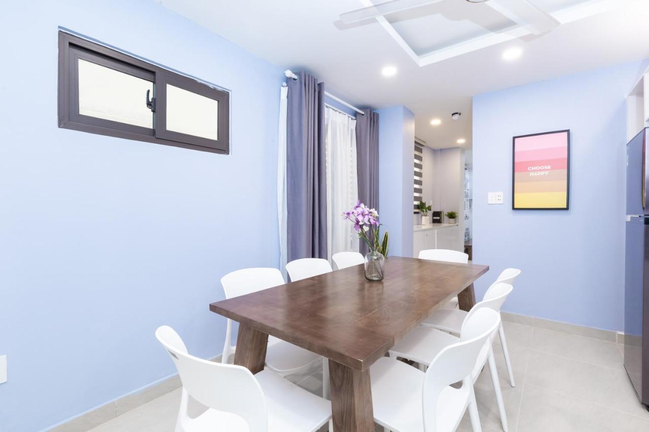 Cozrum Homes - Charming Corner Apartment *