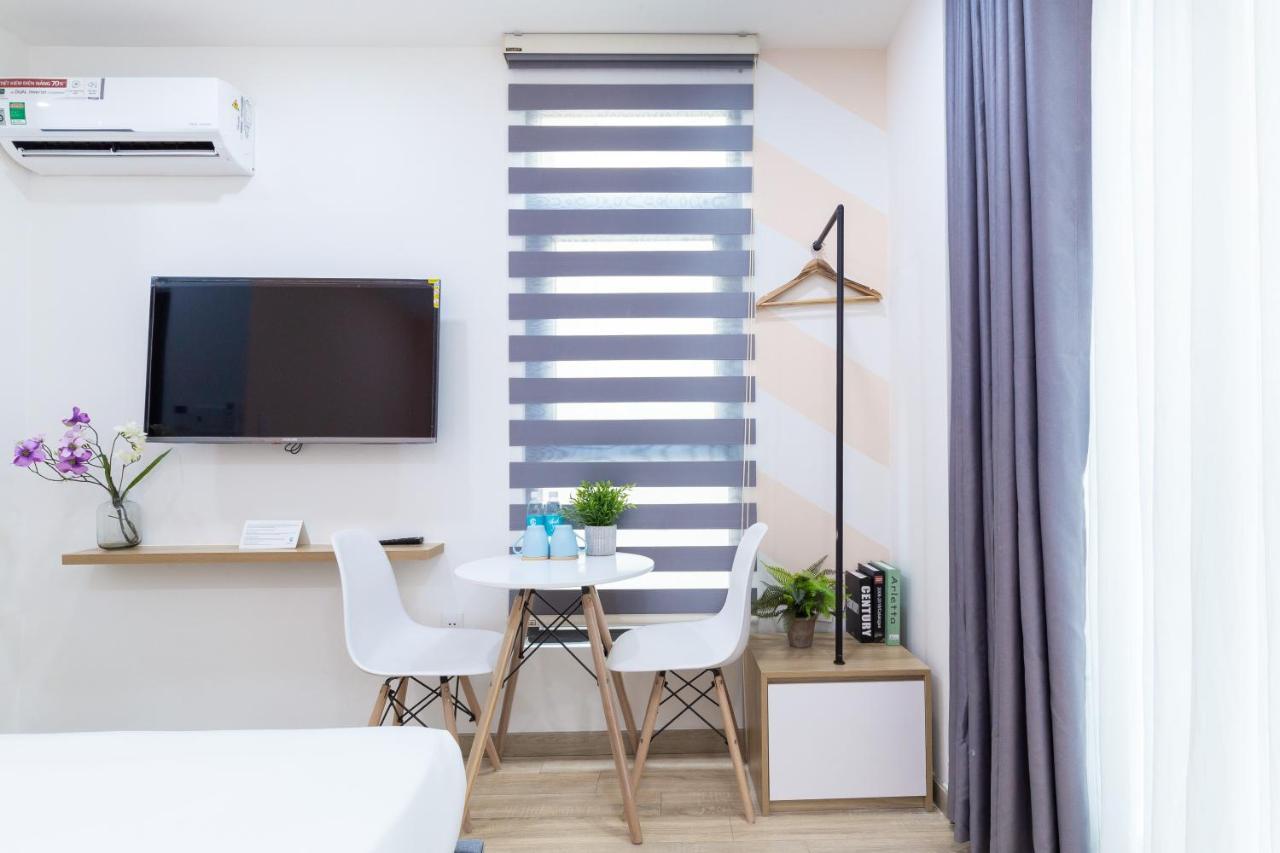 Cozrum Homes - Charming Corner Apartment *
