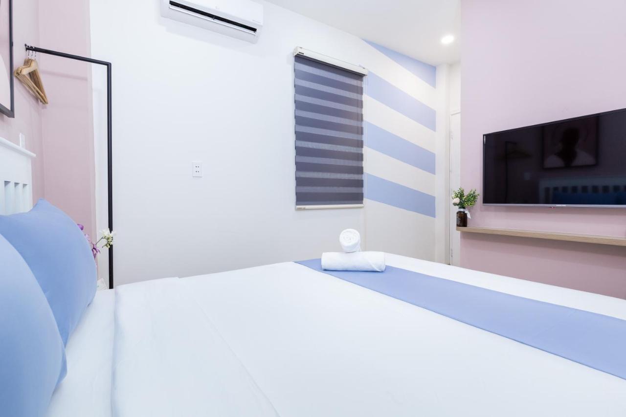 Cozrum Homes - Charming Corner Apartment *