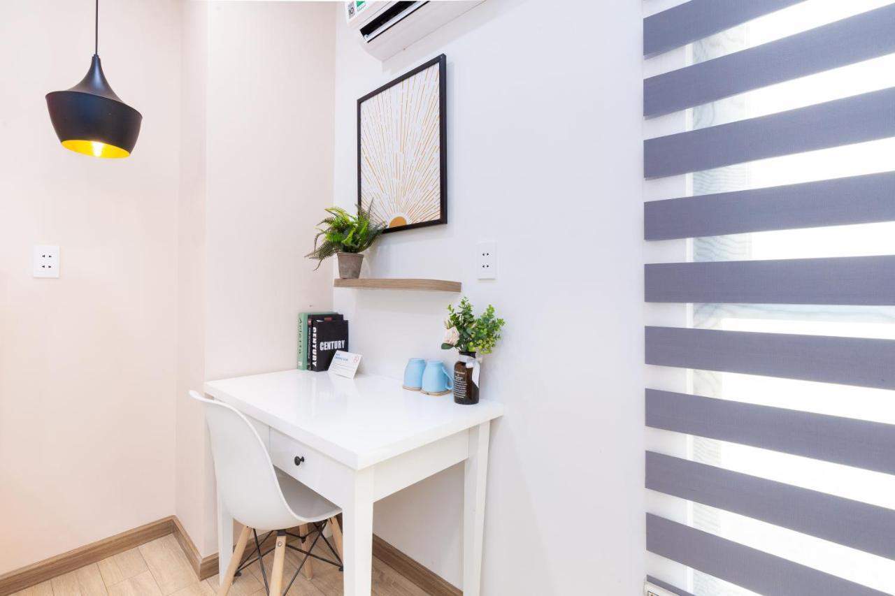 Cozrum Homes - Charming Corner Apartment *