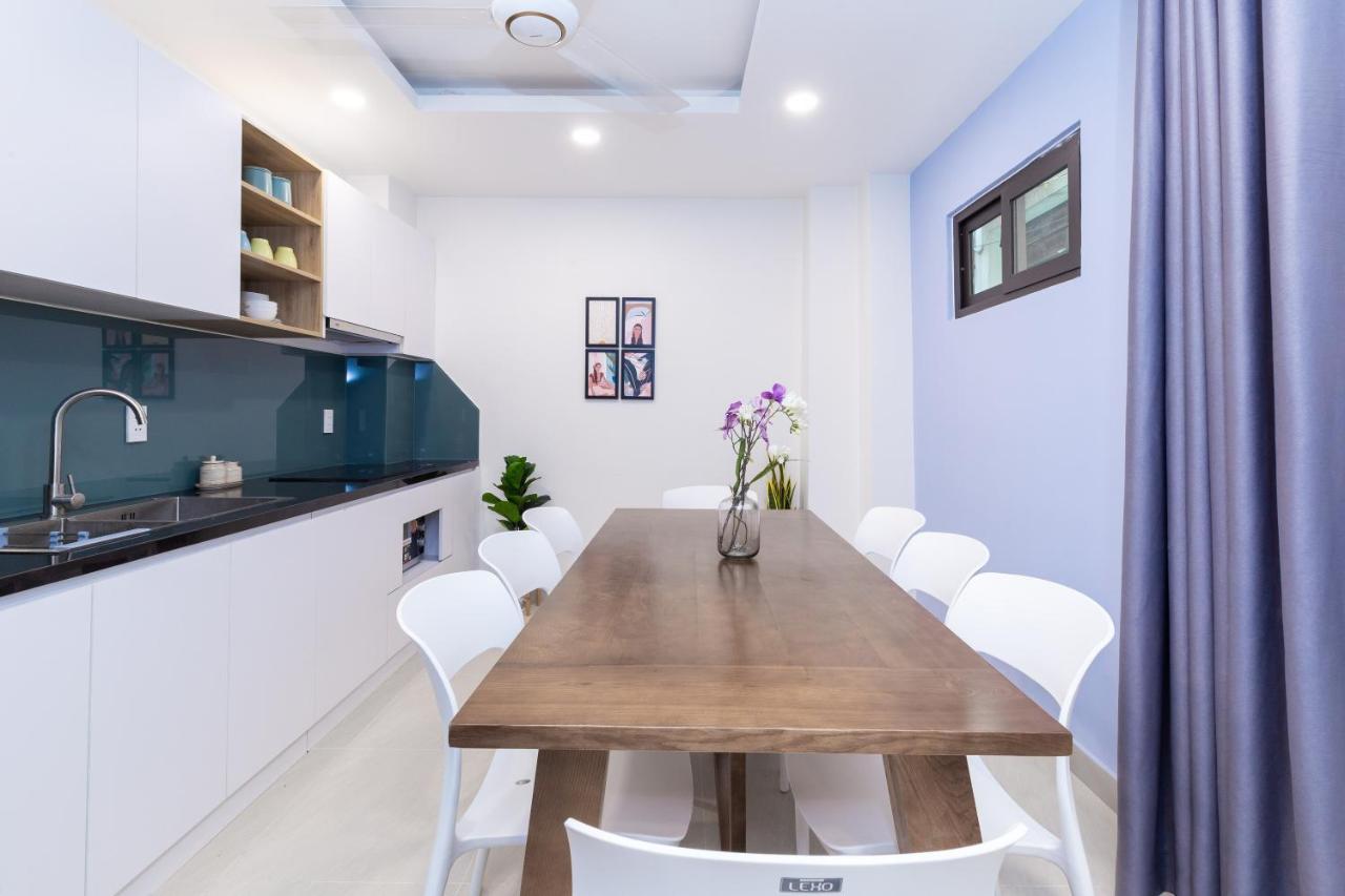 Cozrum Homes - Charming Corner Apartment