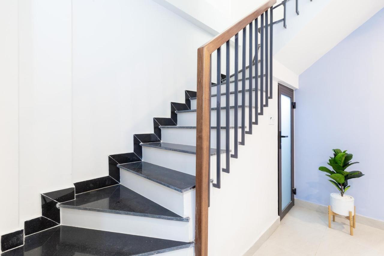 Cozrum Homes - Charming Corner Apartment *