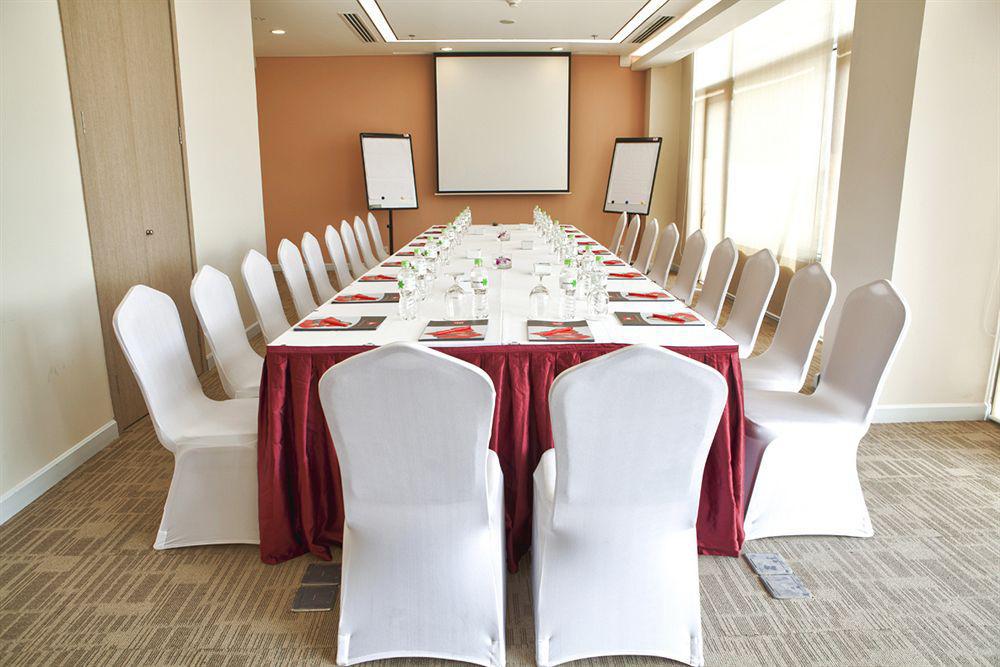 Ibis Saigon South Hotel 3*