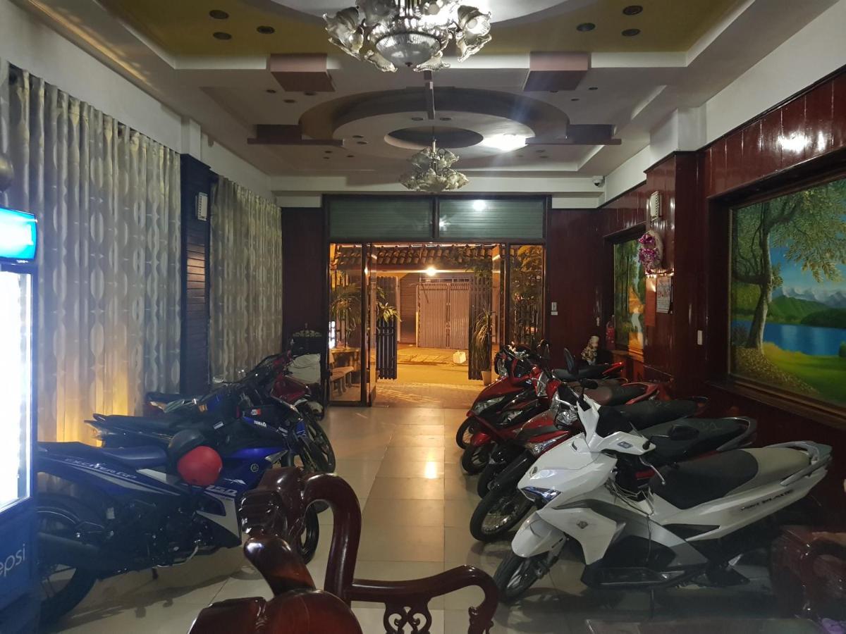 Khach San Nhat Quynh Anh *