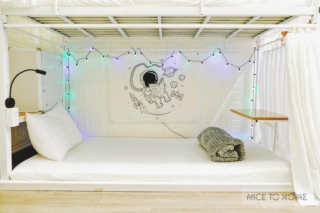 The Art - Nice To Saigon Homestay *