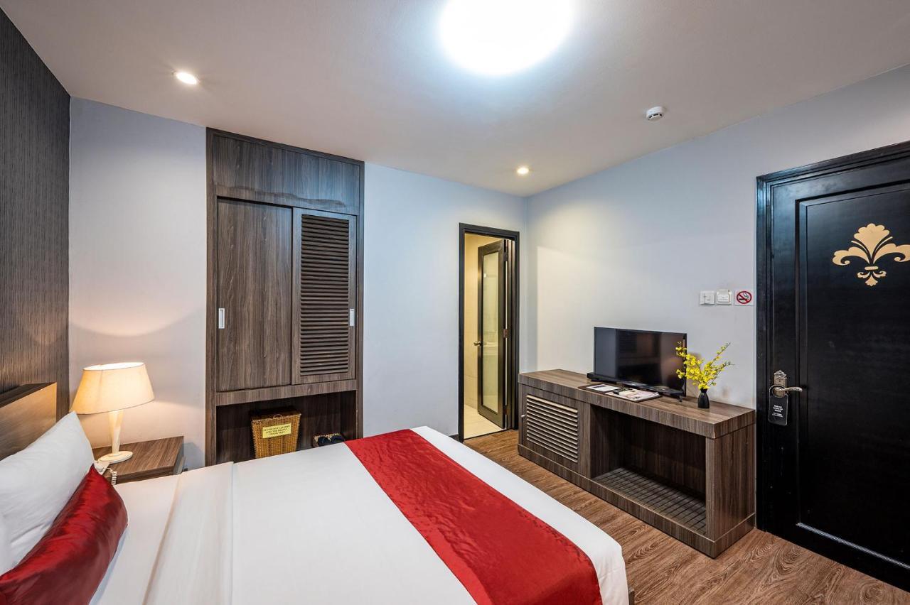 Iris Saigon Khách sạn 3*