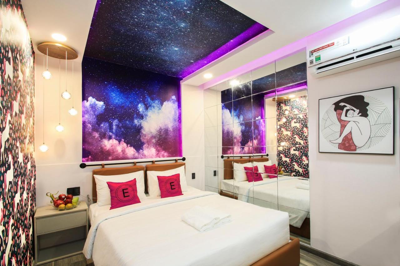 Love hotel Eros -
