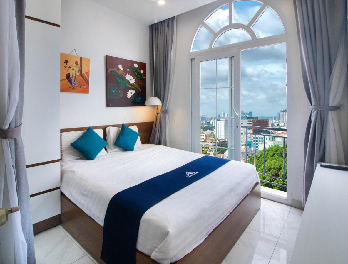 Hotel Lotus Universe 3*