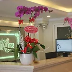 Wonder Hotel