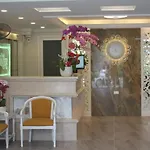 Wonder Hotel