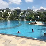 Cozy Studio With Swimming Pool - Lakeview City Novaland