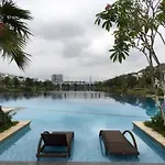 Cozy Studio With Swimming Pool - Lakeview City Novaland