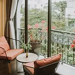 Charmaine\'S Hotel & Apartment