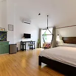 Leaf Signature Hotel - La Group