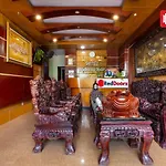 Reddoorz Phuong Nam Hotel Near Nga Tu Binh Thai