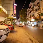 Airport Saigon Hotel - Gan Am Thuc Dem Cho Pham Van Hai