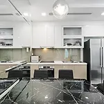 Cao House Saigon - Vinhomes Central Park