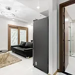 Cao House Saigon - Vinhomes Central Park