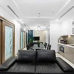 Cao House Saigon - Vinhomes Central Park