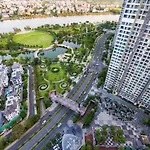 Signature Suite Landmark 81