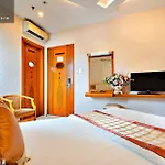 S79 Happy Hotel 2