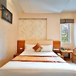 S79 Happy Hotel 2