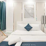 Venice Hotel