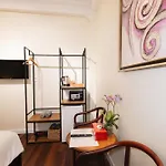 9 Hostel And Suites