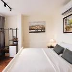 9 Hostel And Suites