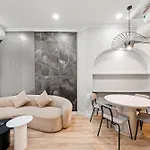 Smile Home - Soho Apartment Balcony - Modern Comfortable