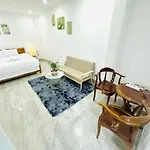 I Riverside 202B I Spacious Studio With Kitchen