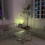 Elegant 2Br 2Baths Apt In Historic Building