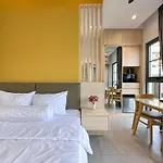Lyn House