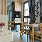 Lyn House