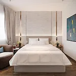 Sg Dilly Hotel